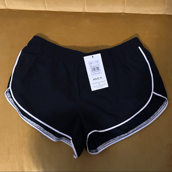 RVCA Pants - RVCA black board Shorts with White Trim 
Size medium
